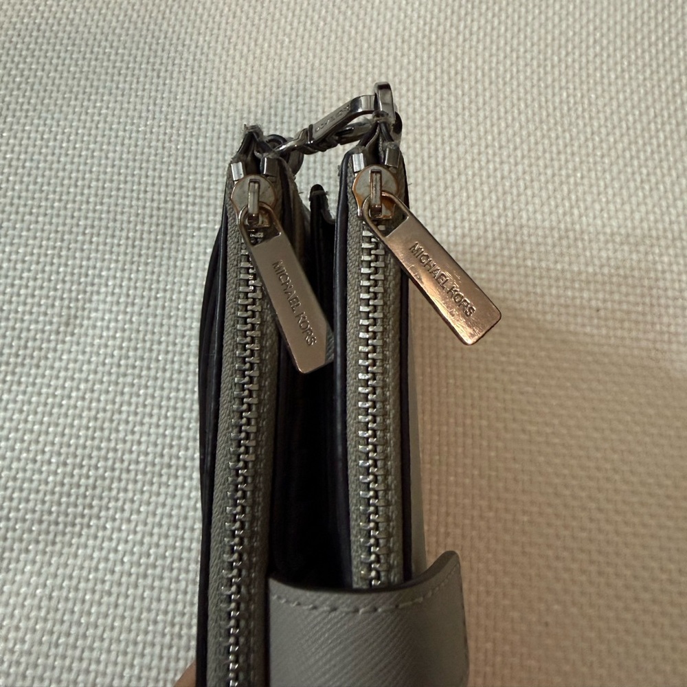 Michael Kors Jet Set Travel Large Double Zip Wallet Wristlet | Gray Silver | EUC - Picture 3 of 11